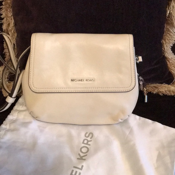 Michael Kors Handbags - NWT~ Authentic Michael Kors Leather Bag